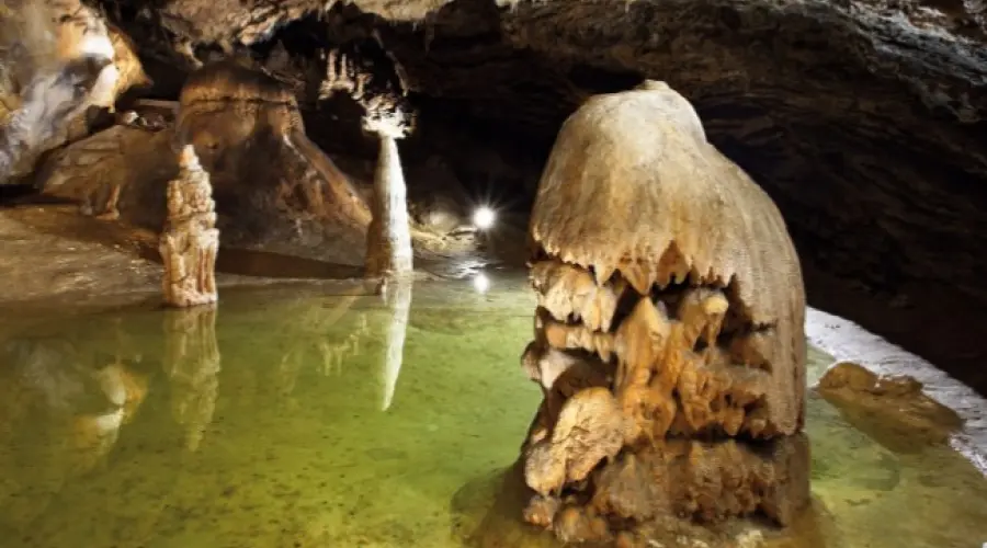 Jaskinia Bielska. Zwiedzaj Jaskinie Bielańską, odkrywaj jej jeziorka, stalagmity i stalaktyty | Best Plan Travel