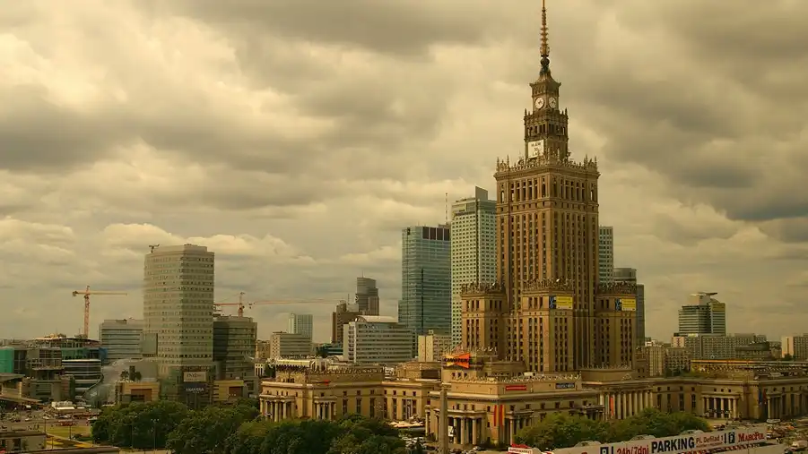 Planujesz wyjazd do Warszawy? Odwiedź Pałac Kultury i Nauki! Zwiedzaj Polskę razem z Best Plan Travel!