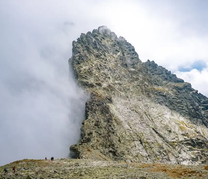 Odkrywaj niepowtarzalne atrakcje - szczyty w Tatrach! Zwiedzaj z Best Plan Travel!