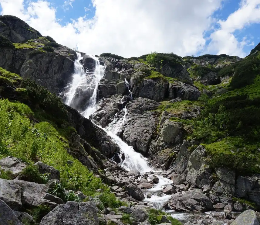 Odkrywaj niepowtarzalne atrakcje - wodospady w Tatrach! Zwiedzaj z Best Plan Travel!