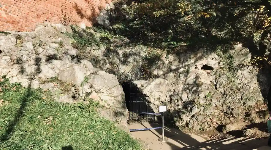 Planujesz wyjazd do Krakowa? Odwiedź Smoczą jamę, czyli jaskinię smoka pod wawelskim wzgórzem! | Best Plan Travel
