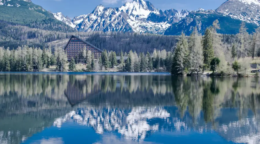 Szczyrbskie Jezioro - słowackie jezioro w Tatrach Wysokich | Best Plan Travel