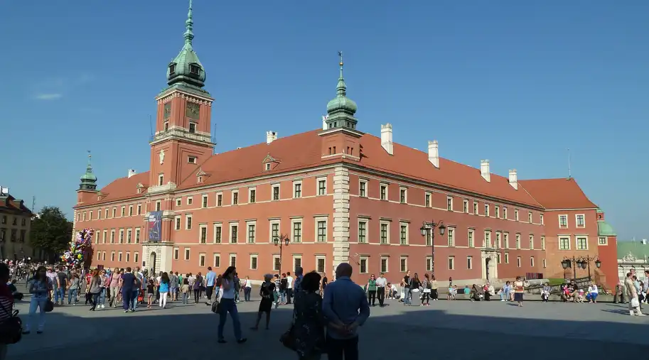 Planujesz wyjazd do stolicy Polski? Odwiedź Zamek Królewski w Warszawie! Zwiedzaj Polskę razem z Best Plan Travel!